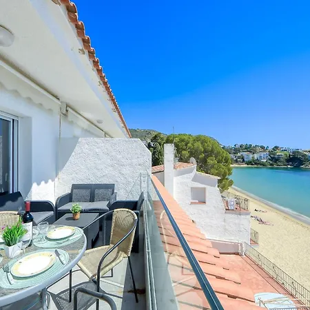 Pretty With Balcony Montjoi