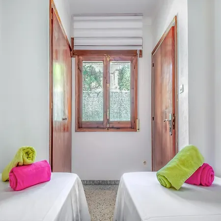 Apartamento Beachfront In Platja Almadrava