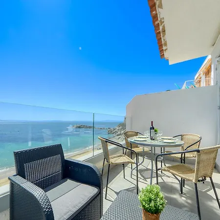 Pretty With Balcony Montjoi