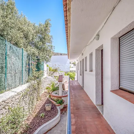 Beachfront In Platja Almadrava Apartamento Montjoi