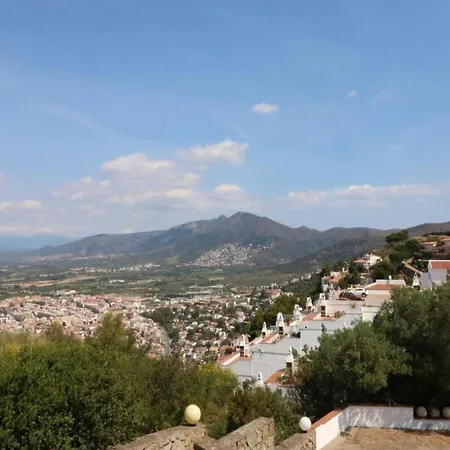 Pretty With Balcony Montjoi